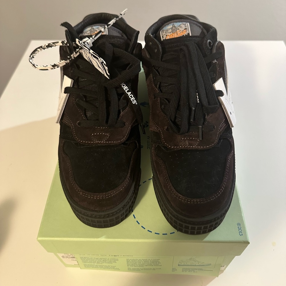 OFF~WHITE FLOATING ARROW LOW~TOP SUEDE SNEAKERS